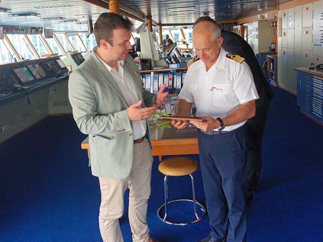 Key & Plaque ceremonie Carnival Legend tijdens Maiden Call Rotterdam